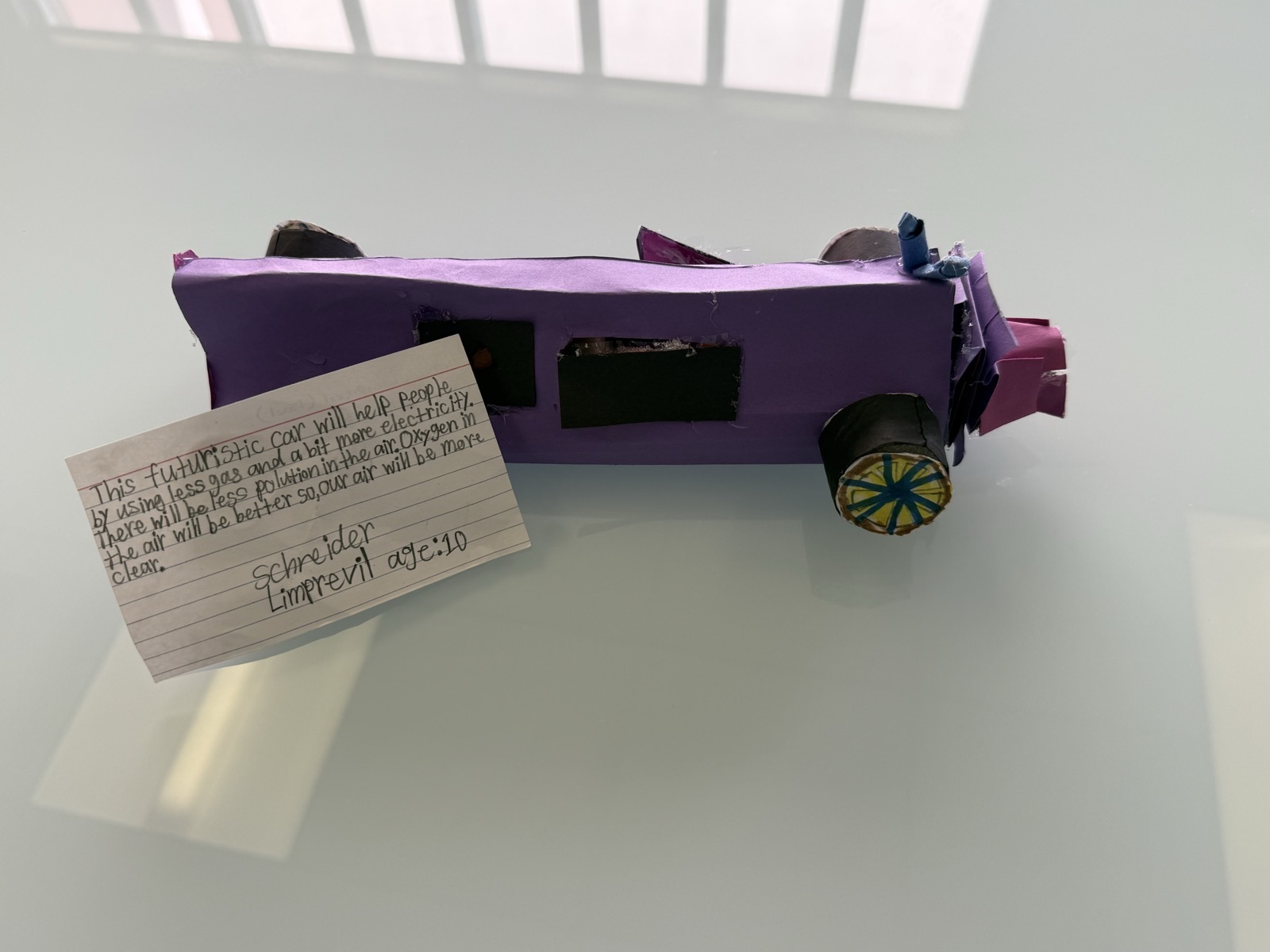 Prototype: a futuristic car that cleans the air